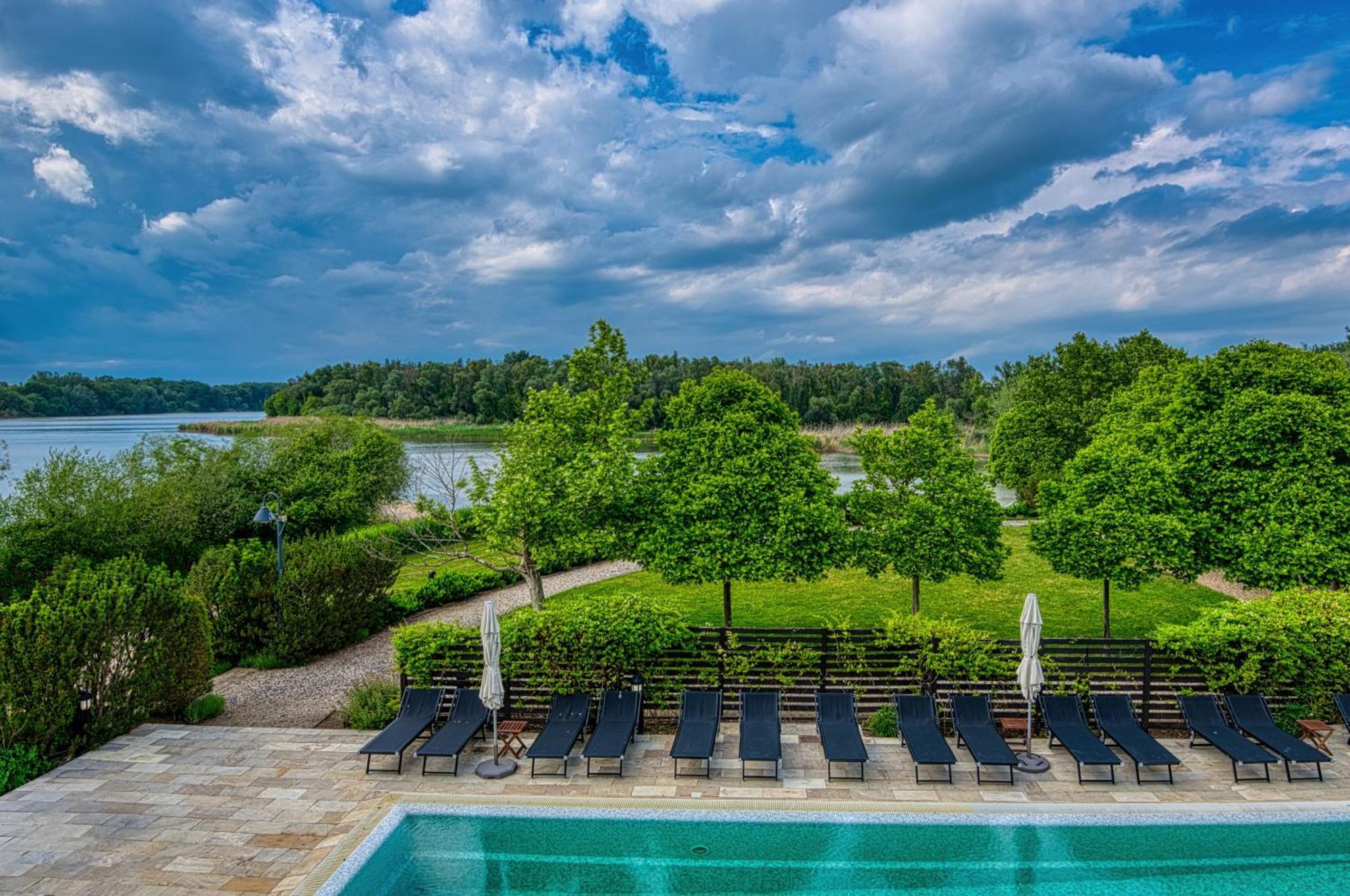 Tisza Balneum Hotel Tiszafured Exterior photo
